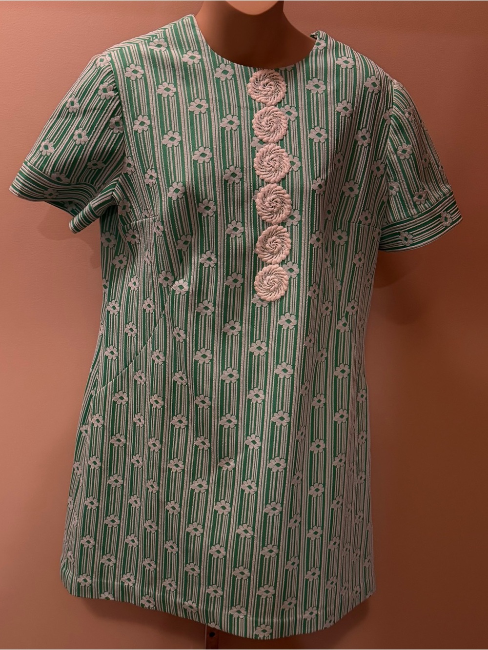 Vintage Short Sleeve Shift Dress Embroidered Flower Details Green homemade